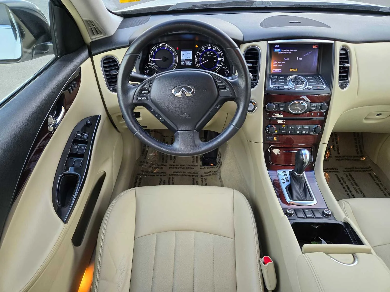 Used 2016  INFINITI  image 10