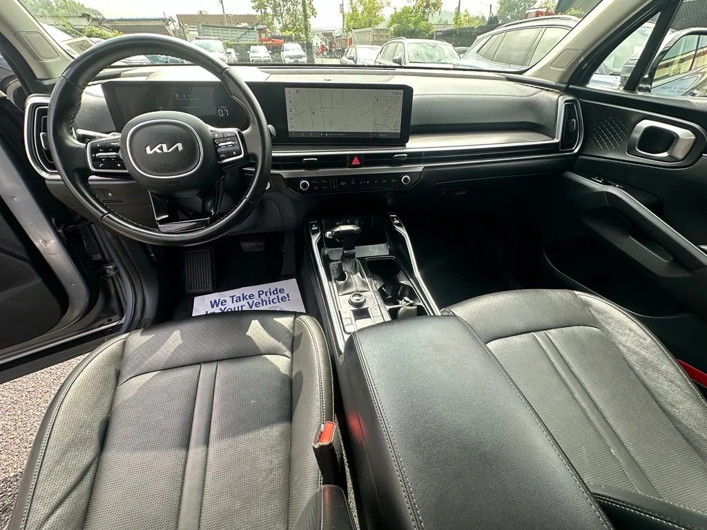 Used 2024 Silver Kia S image 27