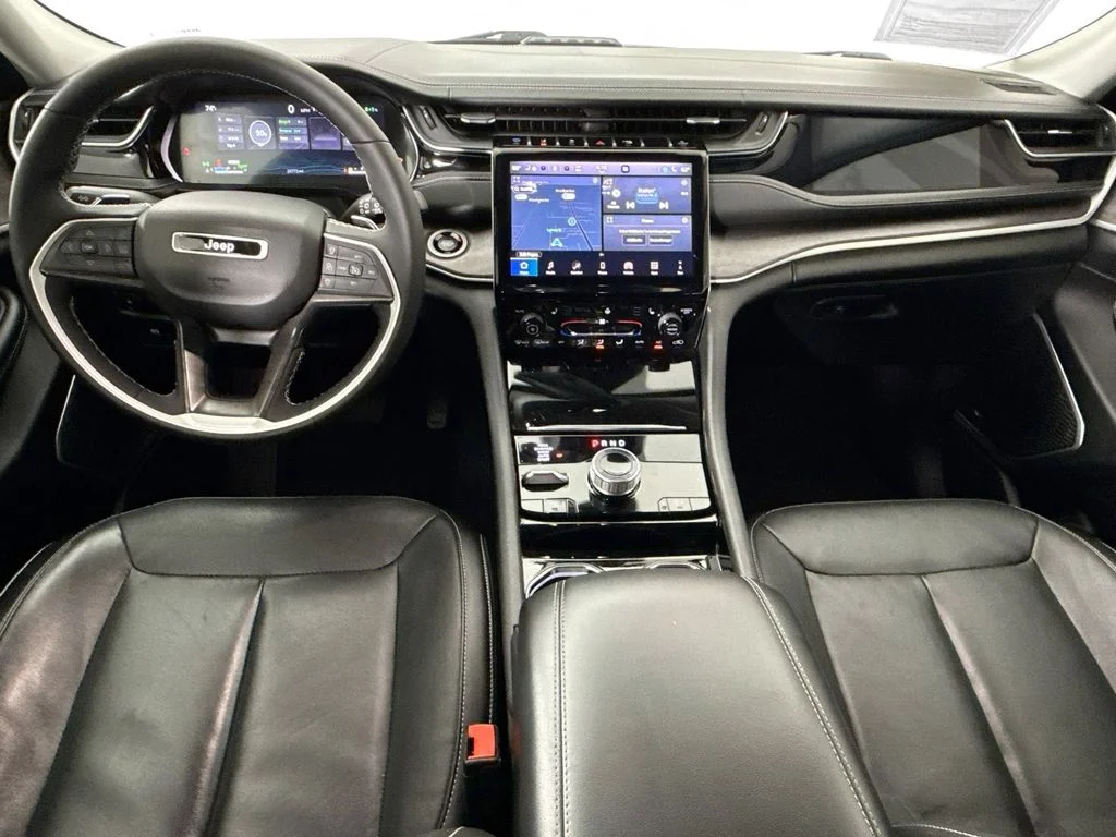 Used 2022 White Jeep 4xe image 22