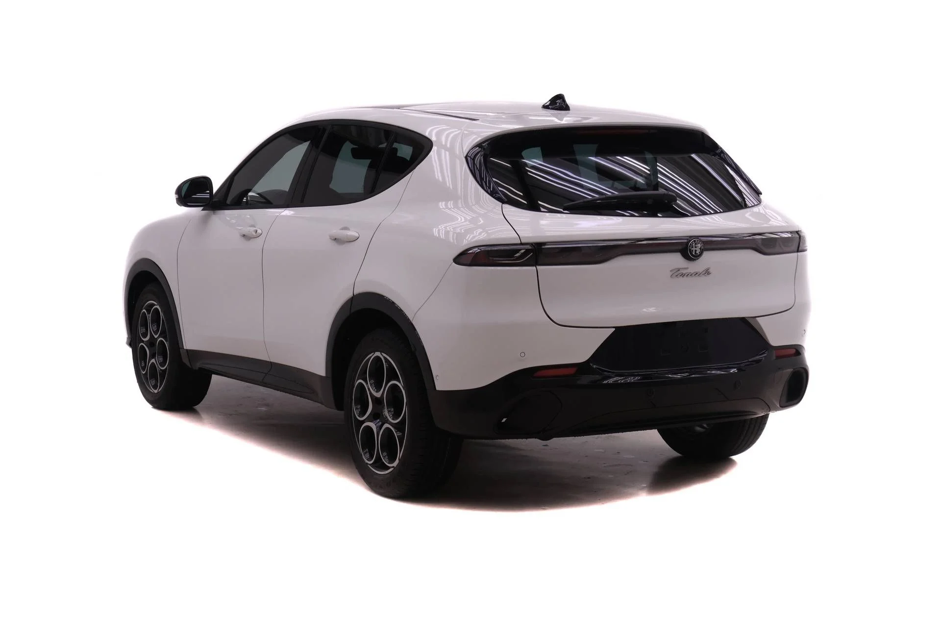 New 2026 Milano White Exterior Paint Alfa Romeo Base image 5