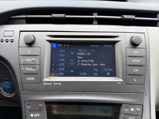 Used 2013 Silver Toyota Three image 12
