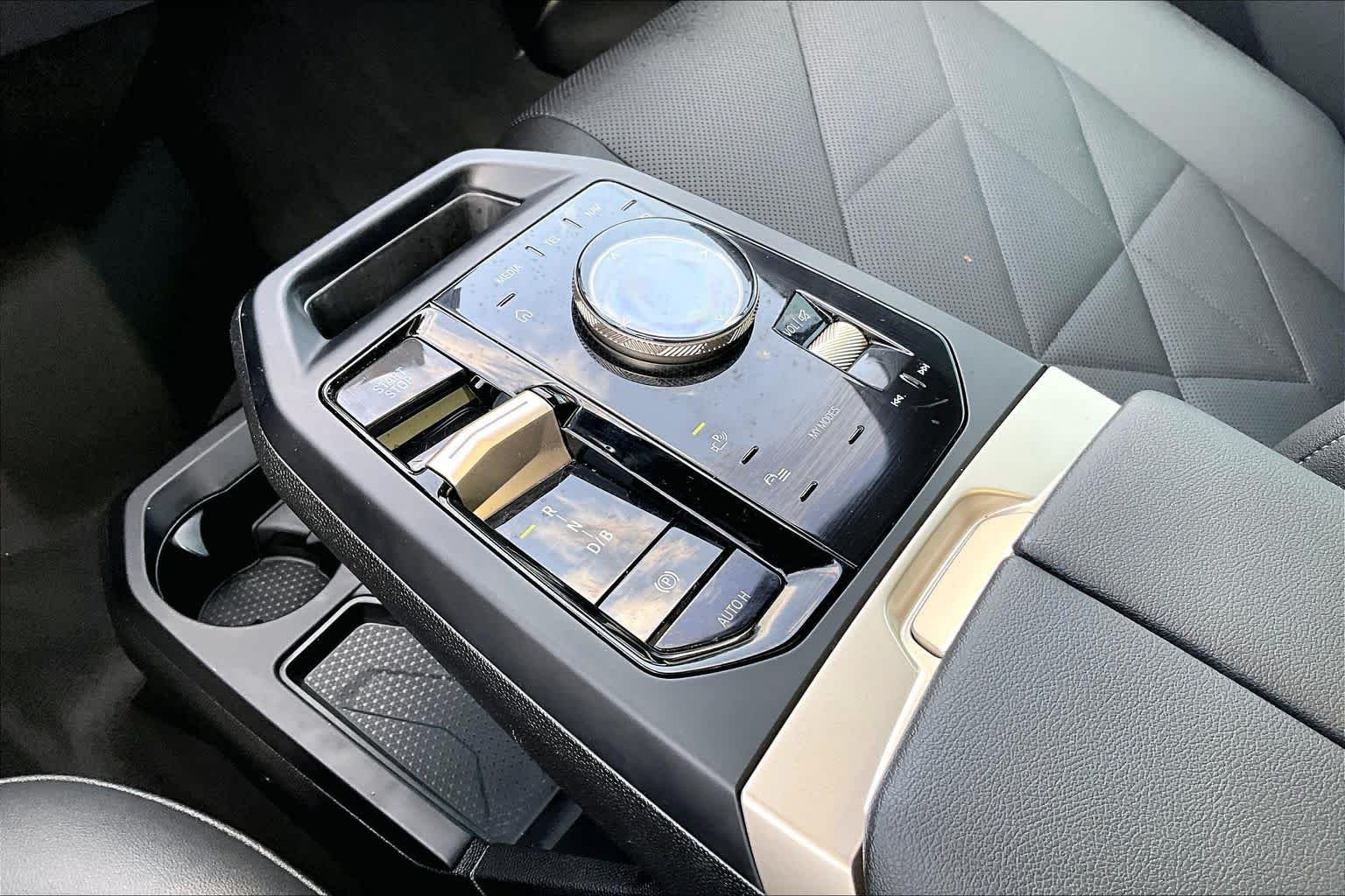Used 2024 Dark Graphite Metallic BMW xDrive50 image 15