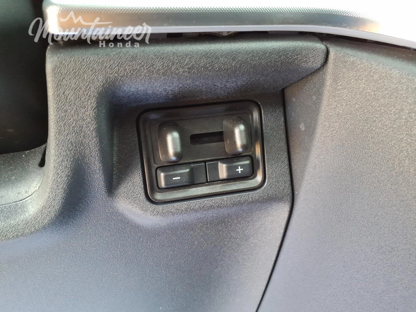 Used 2025 Dark Matter Gray Ford Platinum image 40