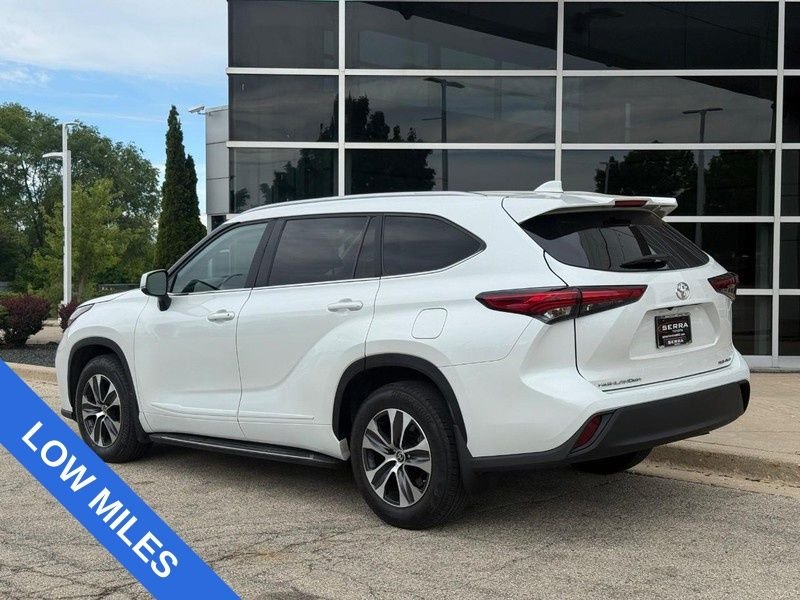 Used 2023 Pearl Toyota XLE image 5