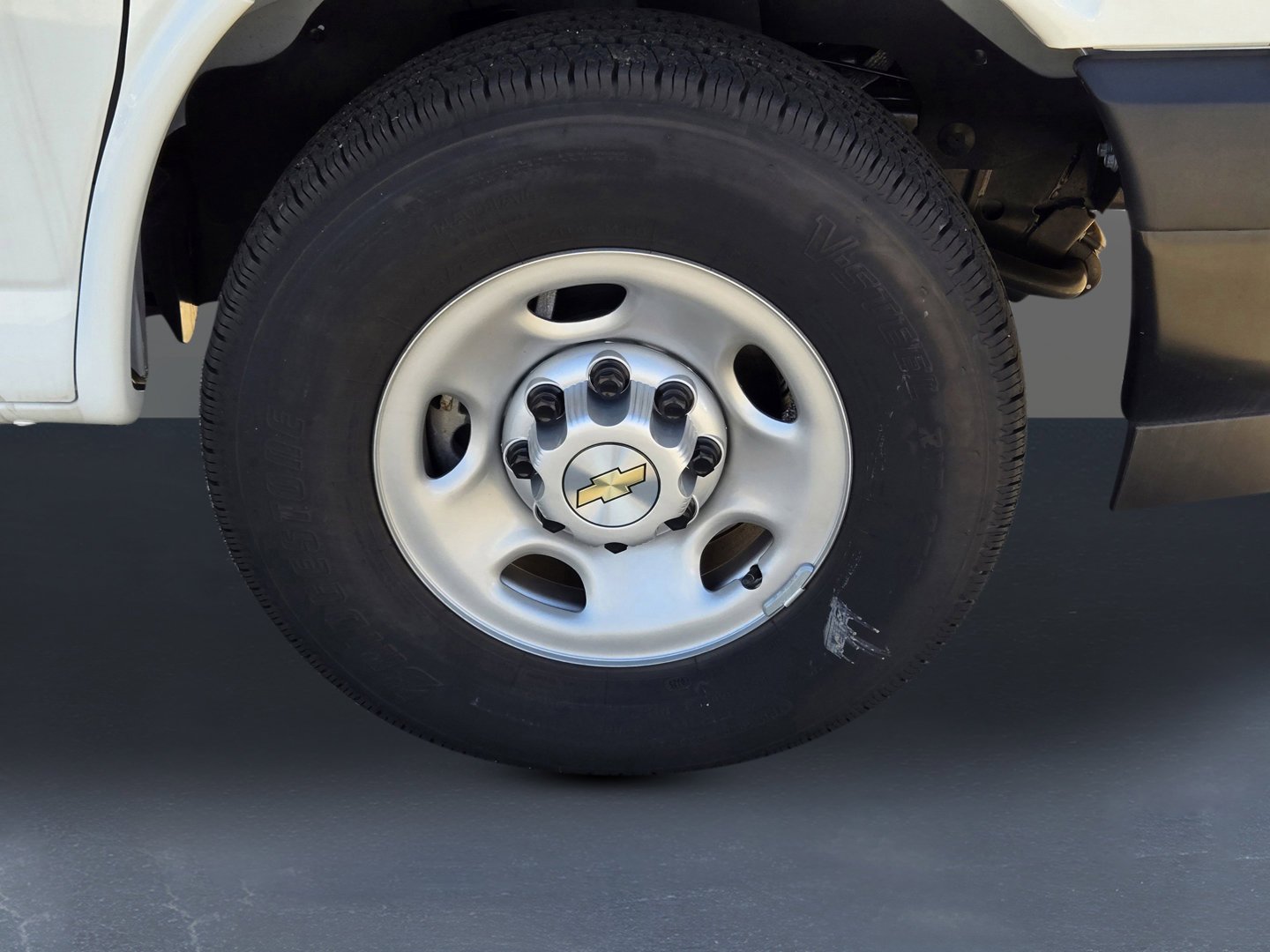 2025 Chevrolet Express Cargo Work Van - Photo 10