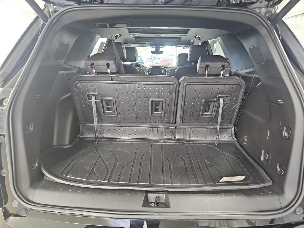 Certified Used 2023 MOSAIC BLACK METALLIC Chevrolet Premier image 17