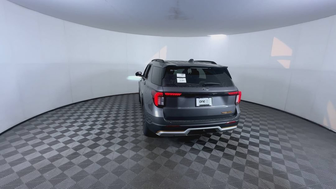 New 2026 Carbonized Gray Metallic Ford Tremor image 7