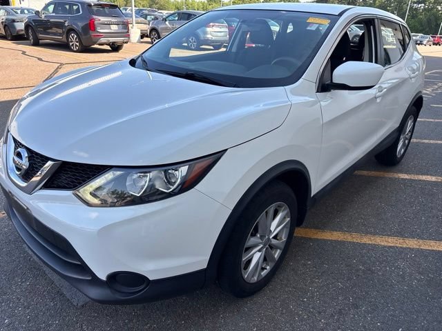 Used 2017 Glacier White Nissan S image 3