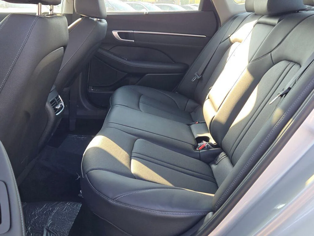 2025 Hyundai Sonata Hybrid Limited - Photo 17