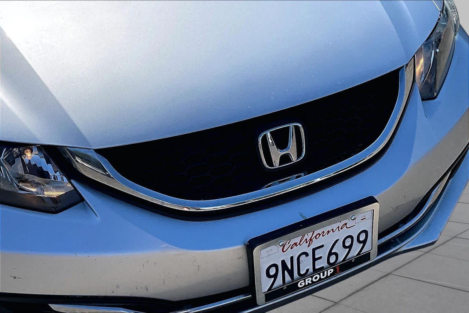 Used 2013 Alabaster Silver Metallic Honda LX image 29