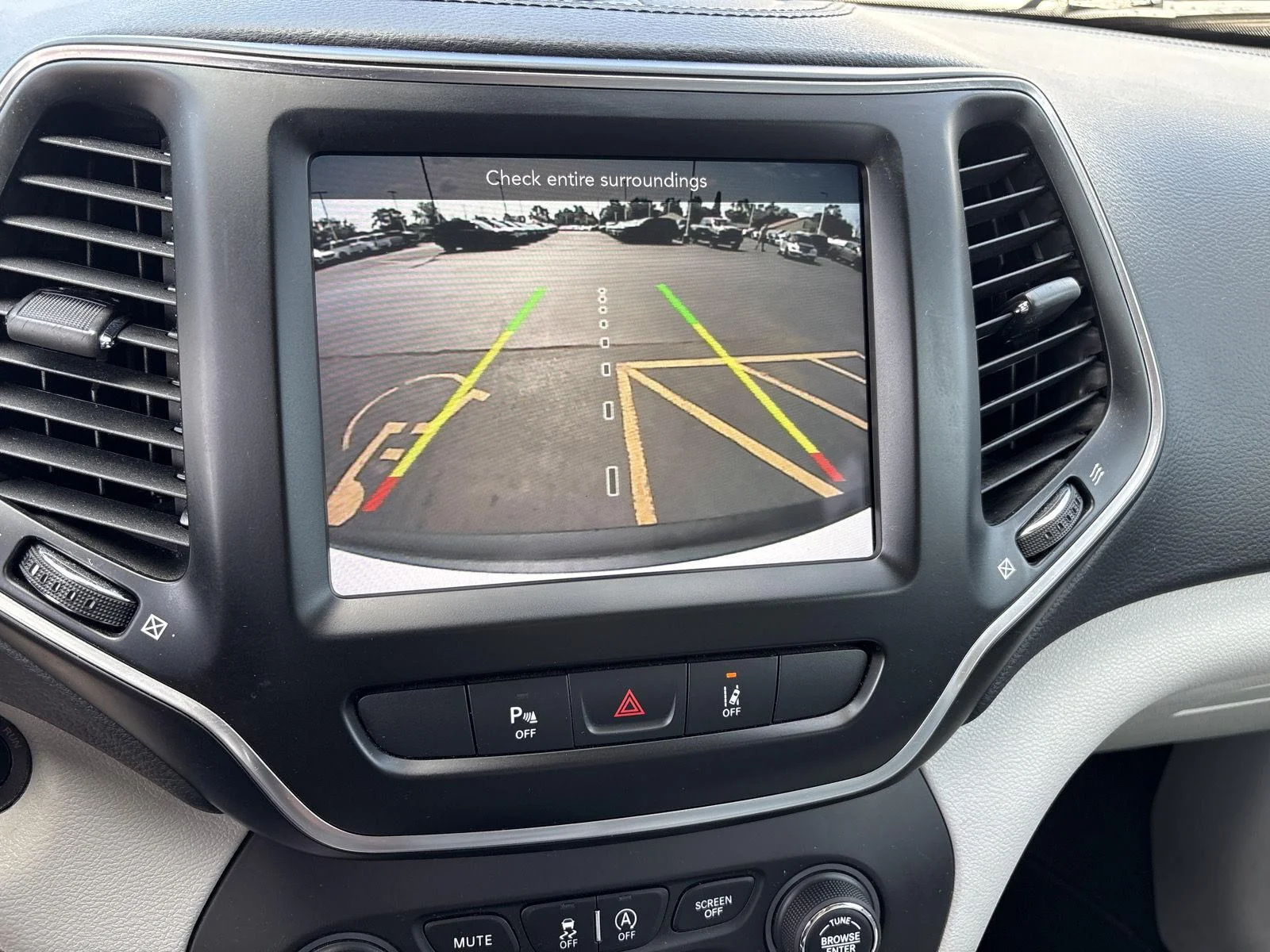 Used 2021 Bright White Clearcoat Jeep Latitude Lux image 22