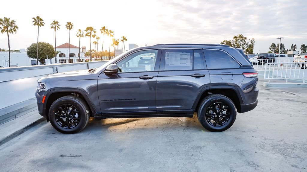 New 2026 Baltic Gray Metallic Clearcoat Jeep Altitude image 14