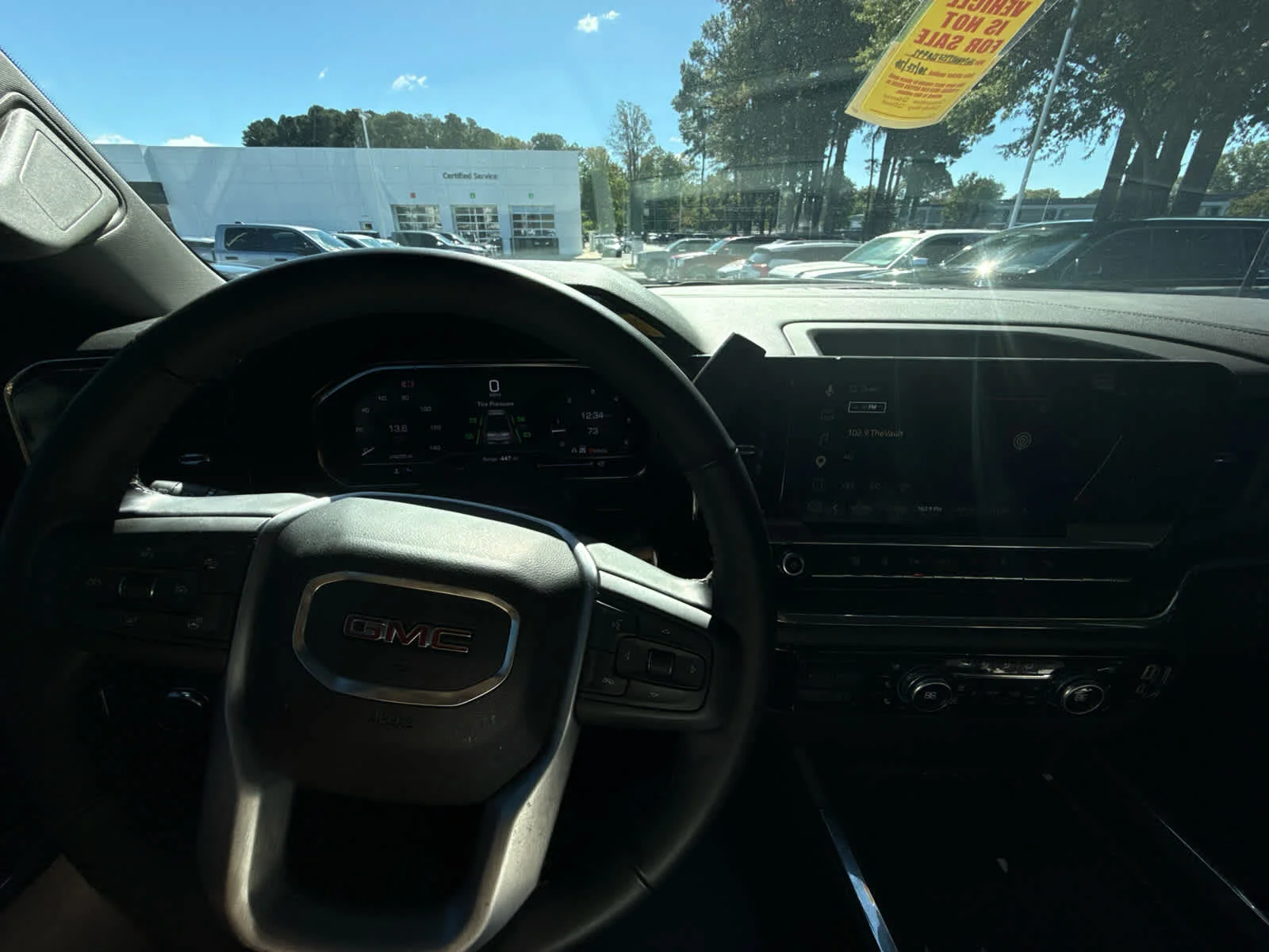 Used 2025 Onyx Black GMC SLT image 10
