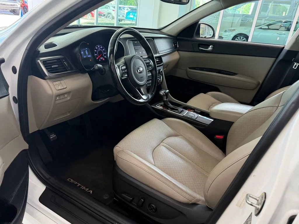 Used 2018 White Kia EX image 11