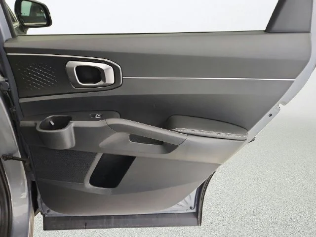 Used 2025 Everlasting Silver Kia EX image 27