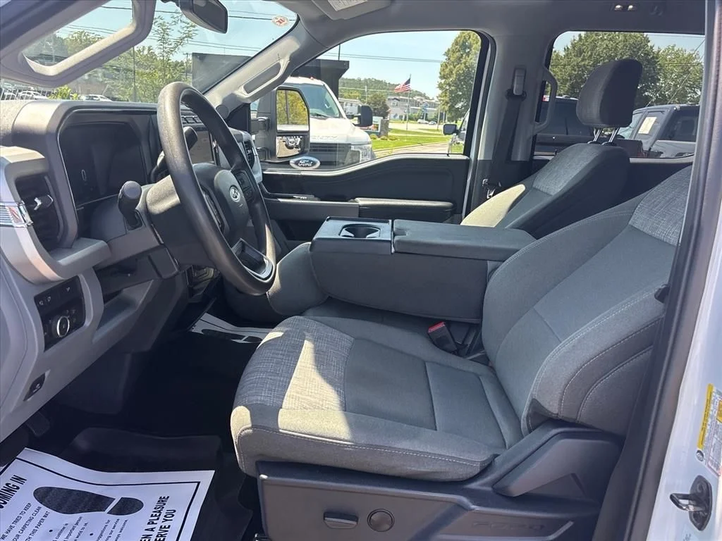 Used 2023 Oxford White Ford XLT image 24
