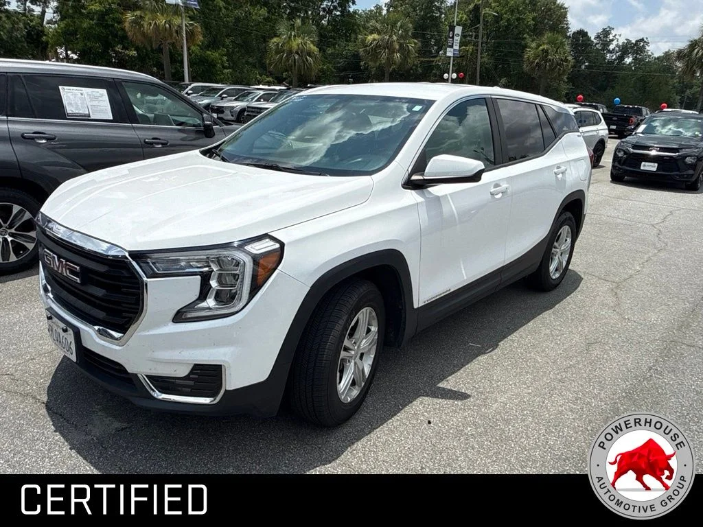 Used 2024 White GMC SLE image 1