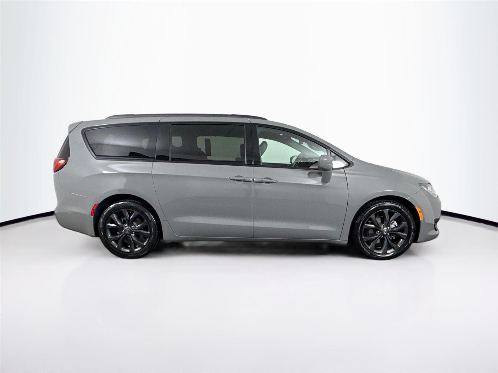 Used 2020 Ceramic Gray Clearcoat Chrysler Touring L Plus image 11