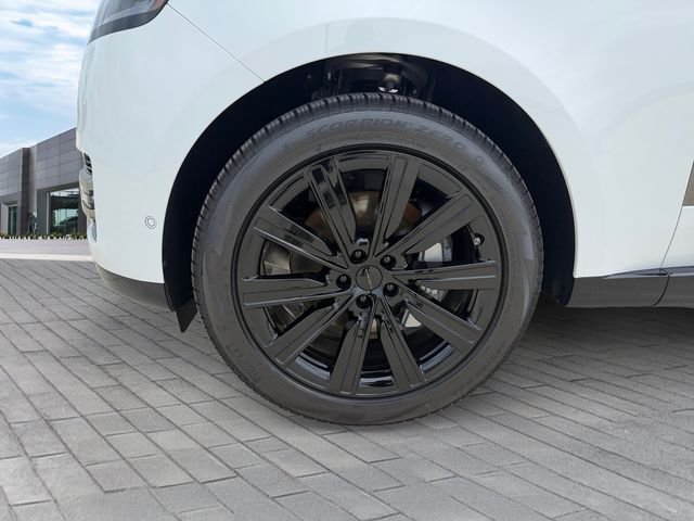 New 2026 Fuji White Land Rover SE image 9