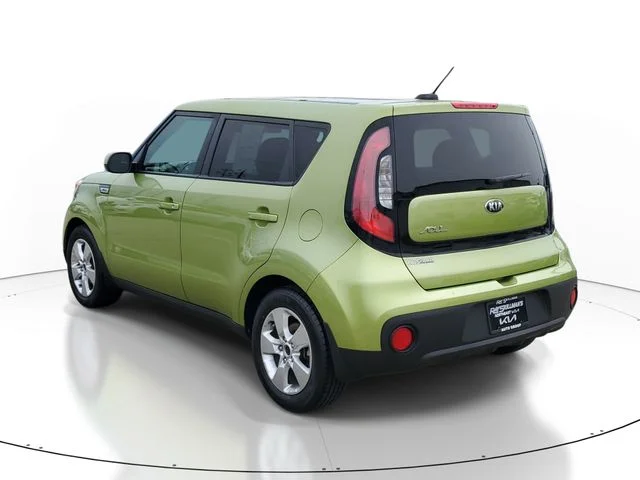 Used 2018 Green Kia Base image 4