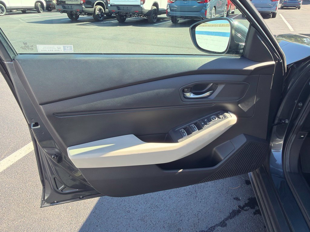 Used 2024 Meteorite Gray Metallic Honda LX image 17