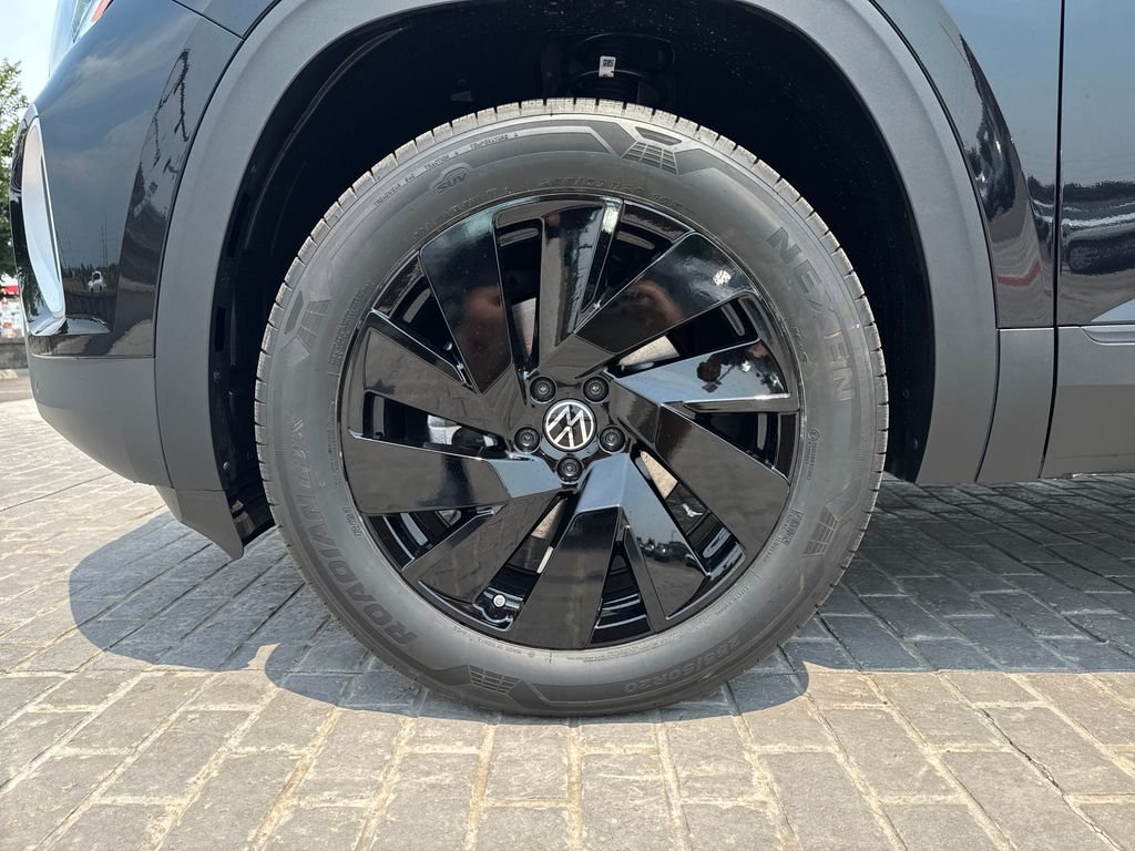 New 2026 Deep Black Pearl Volkswagen 2.0T SE w/Technology image 24