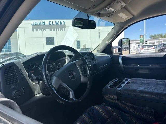 Used 2011 Gray GMC SLE image 9