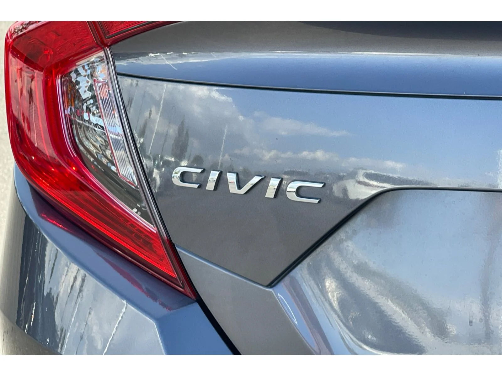 Used 2018 Modern Steel Metallic Honda EX-T image 17