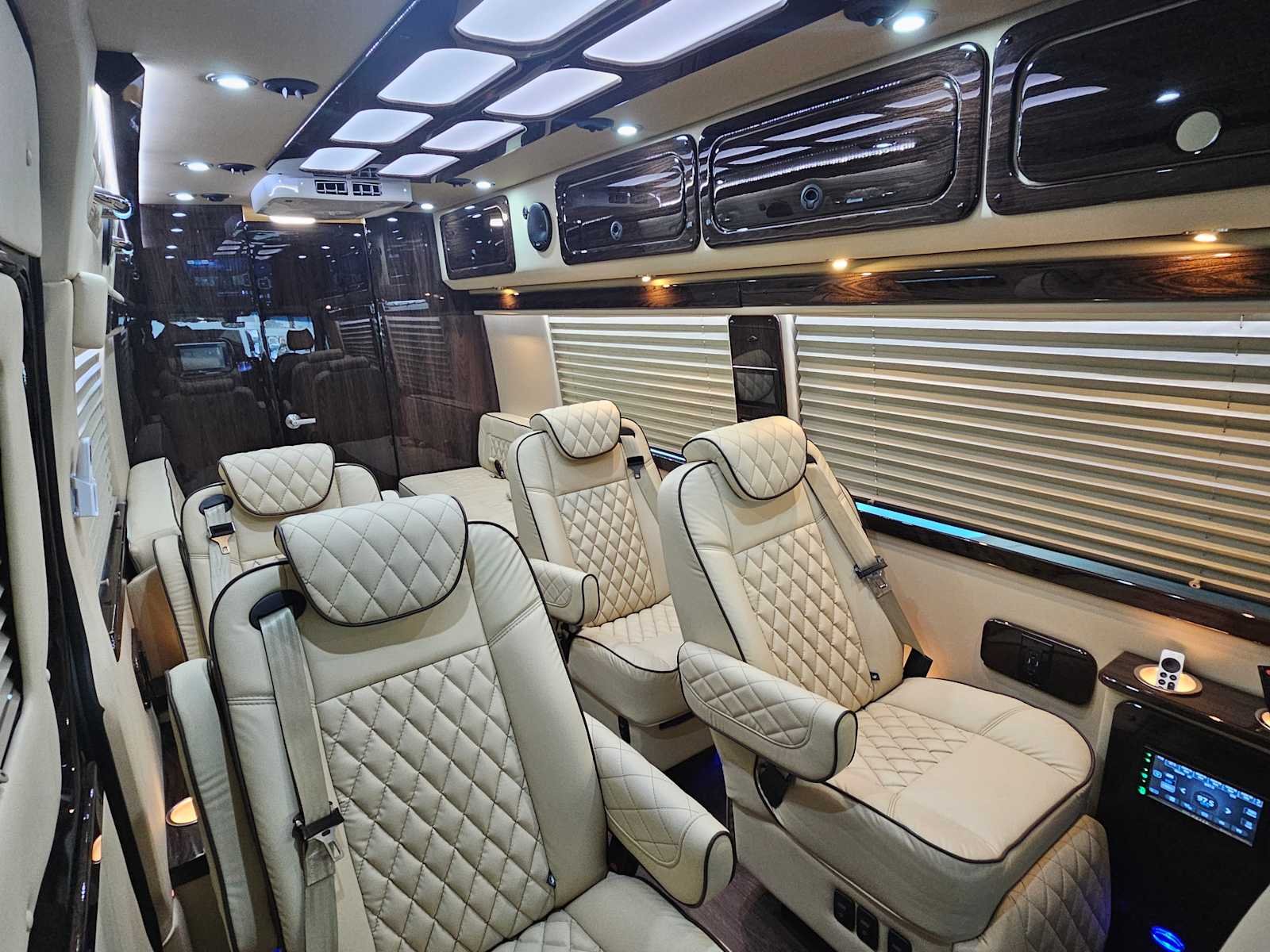 New 2026 Obsidian Black Metallic Mercedes-Benz Avenger Series RV image 31