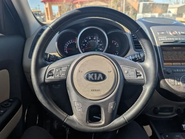 Used 2013 Silver Kia Exclaim image 10