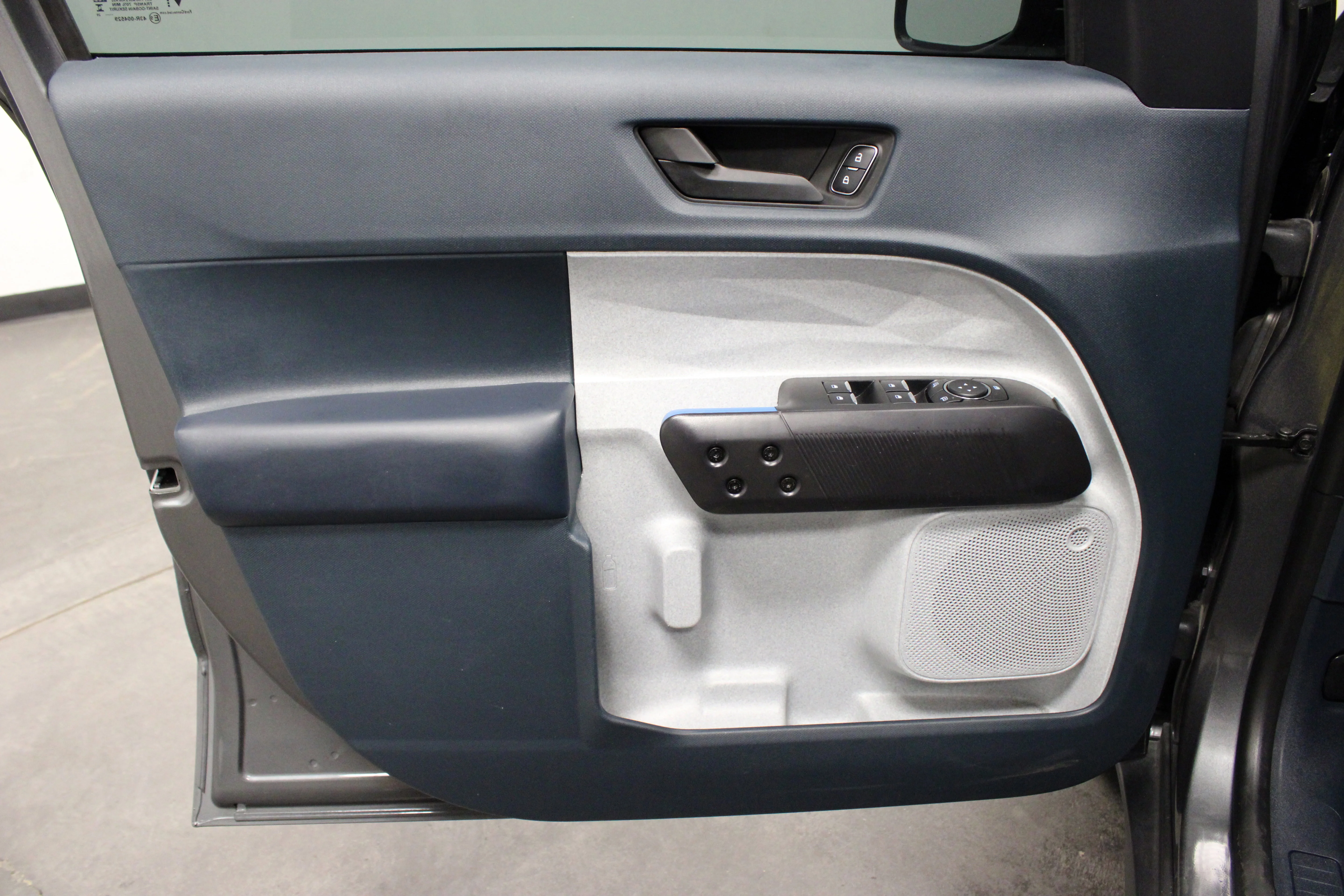 Used 2025 Gray Metallic Ford XLT image 18