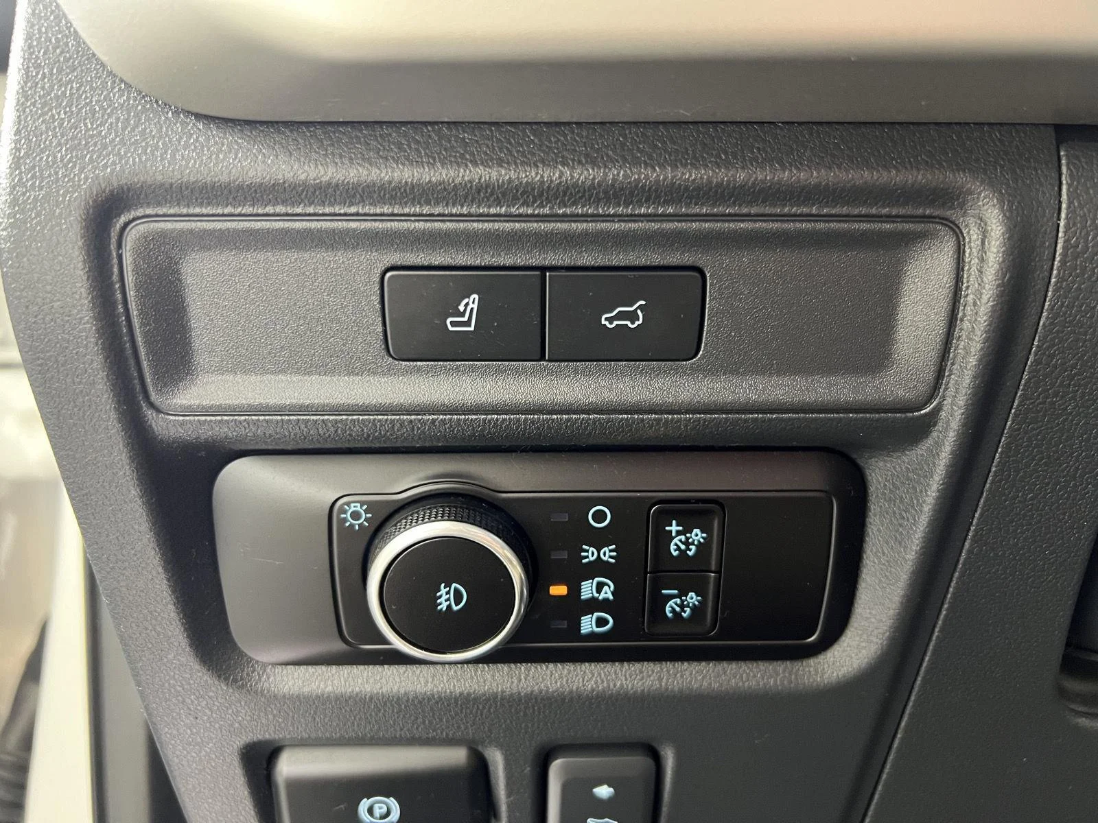Used 2023 Star White Metallic Tri-Coat Ford XLT image 18