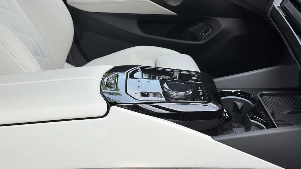 Used 2024 Mineral White Metallic BMW 530i xDrive image 7