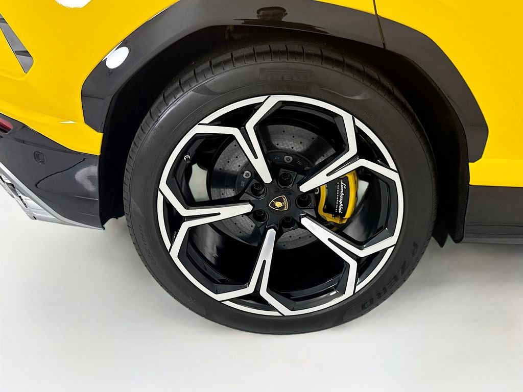 Used 2019 Black Lamborghini Base image 32
