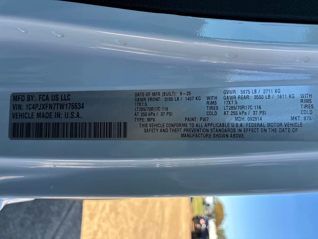 New 2026 Bright White Clear-Coat Exterior Paint Jeep Rubicon image 26