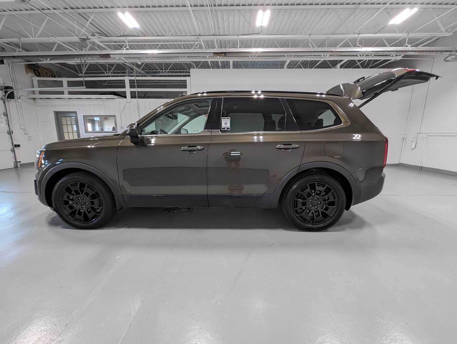 Used 2021 Dark Moss Kia EX image 12