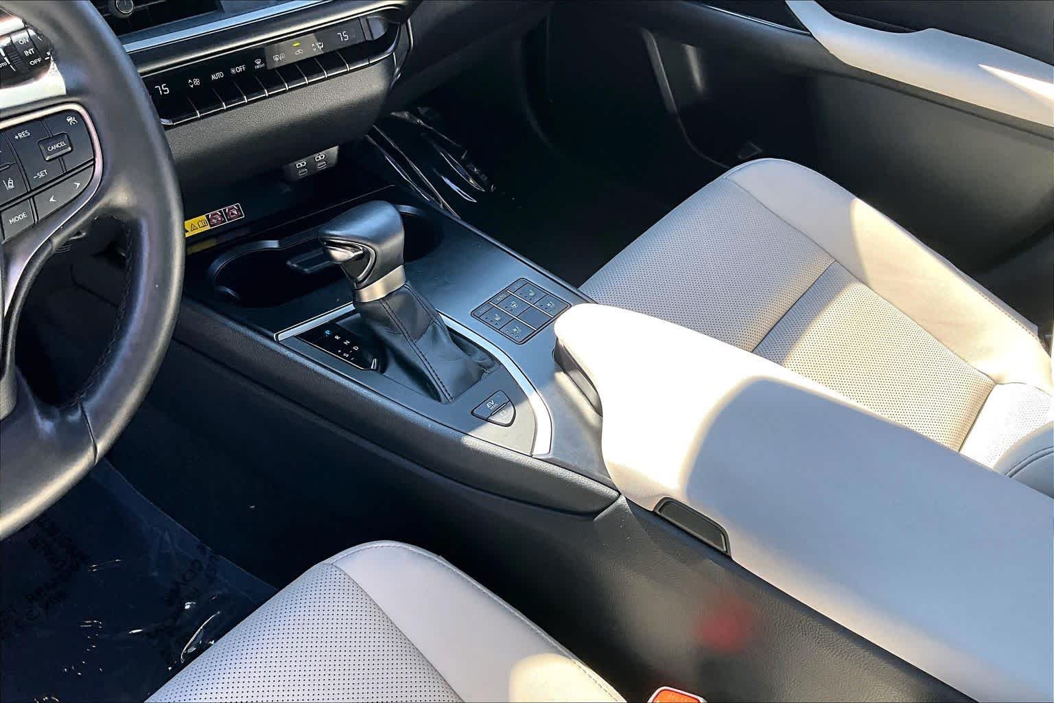 Used 2023 Obsidian Lexus Premium image 16
