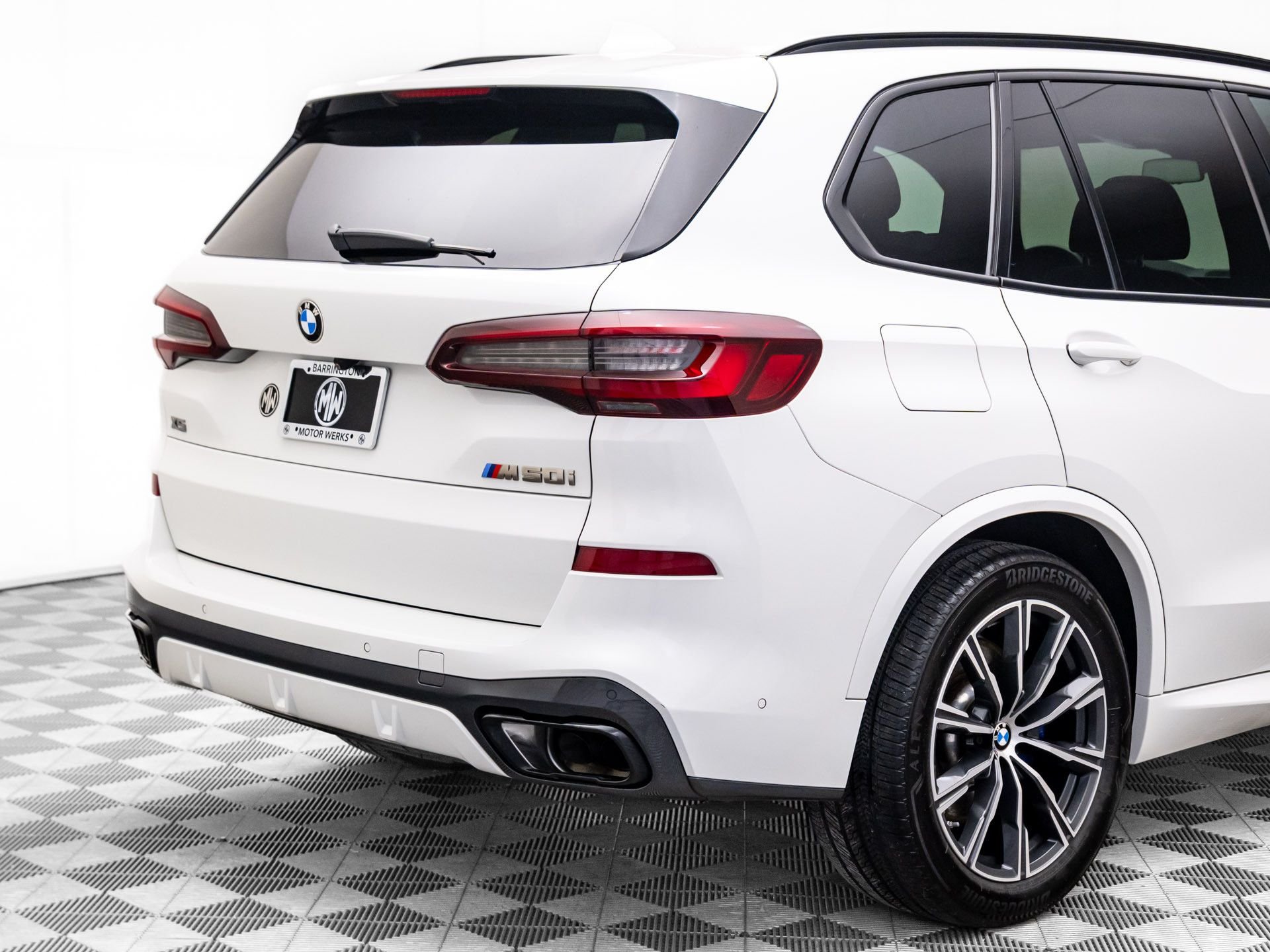 Certified Used 2023 Alpine White BMW M50i image 36