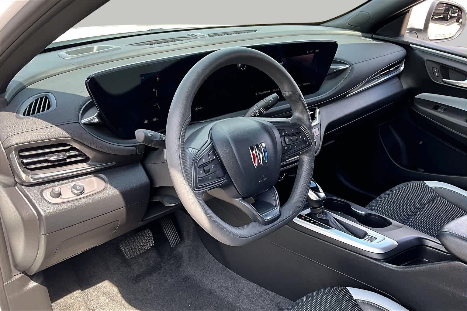 Used 2025 Summit White Buick Preferred image 18