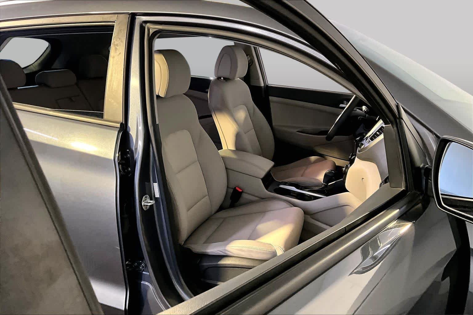 Used 2017 Coliseum Gray Hyundai SE image 8