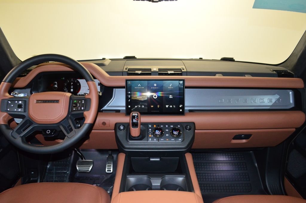 Used 2025 Gold Land Rover V8 image 35