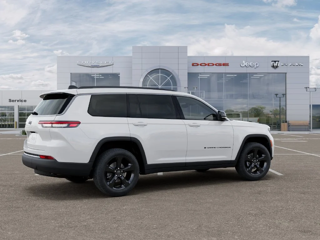 New 2027 Bright White Clear-Coat Paint Jeep Limited image 4