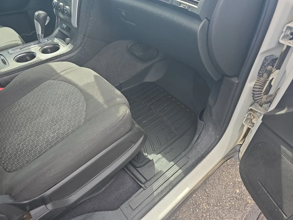 Used 2012 Whitewhite Chevrolet LT w/1LT image 18