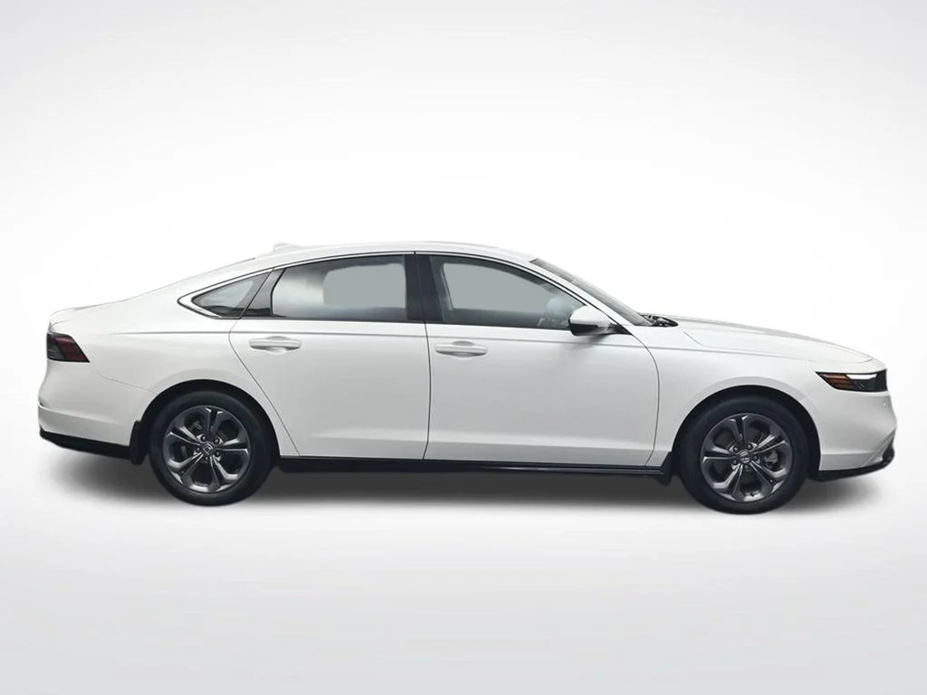 Certified Used 2025 Platinum White Pearl Honda EX-L image 4