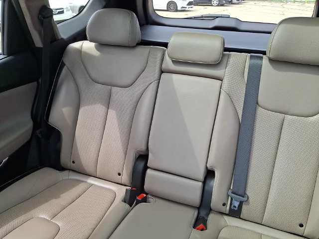 Used 2023 Black Hyundai Limited image 18