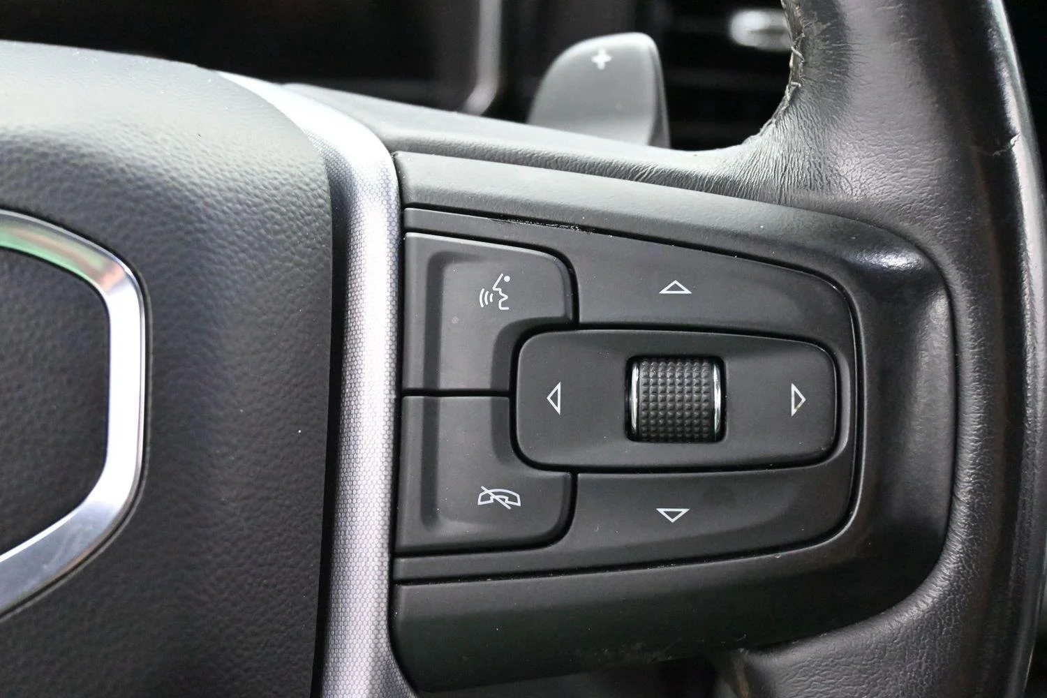 Used 2022 Quicksilver Metallic GMC Elevation image 18