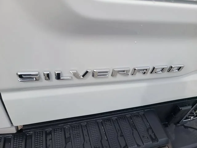 New 2026 Summit White Chevrolet ZR2 image 32