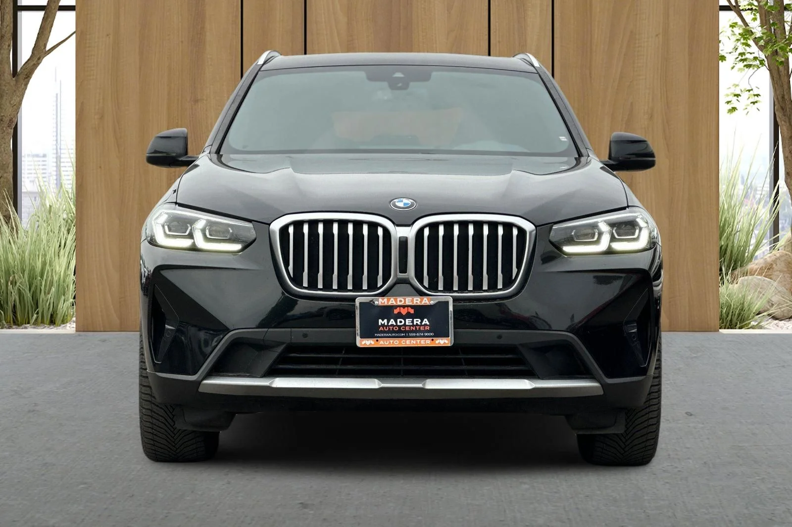 Used 2022 Black BMW xDrive30i image 9