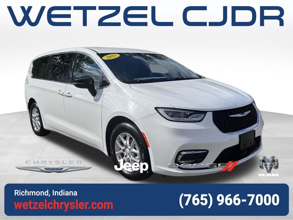 Used 2025 White Chrysler Select image 1