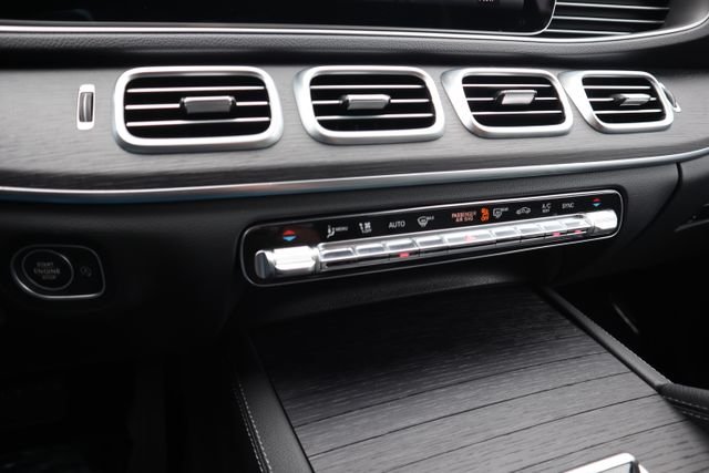 Certified Used 2025 Obsidian Black Metallic Mercedes-Benz GLE 450 image 15